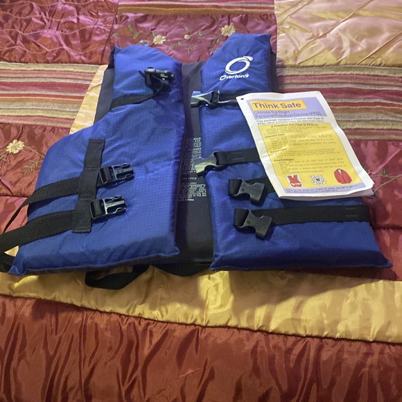 Overton’s life vests! - Picture 3 of 9